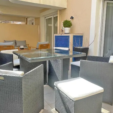 Climatise Et Moderne Au Centre-ville De - Casa Del Mar Apartment